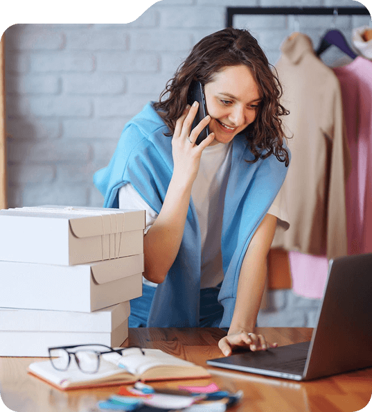 Девушка с ноутбуком