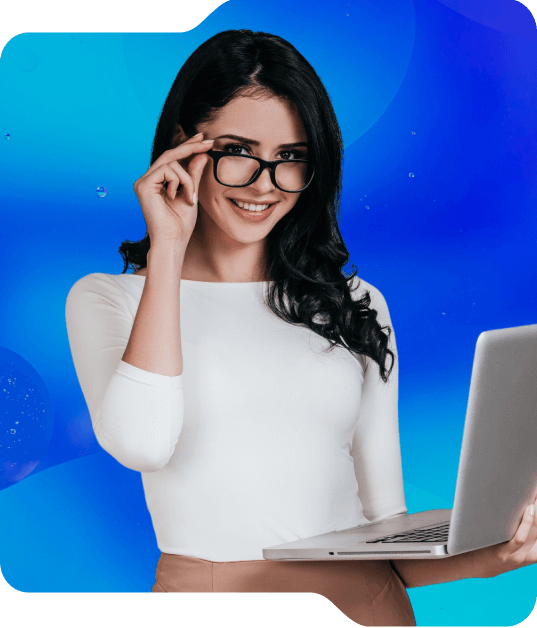 Девушка с ноутбуком